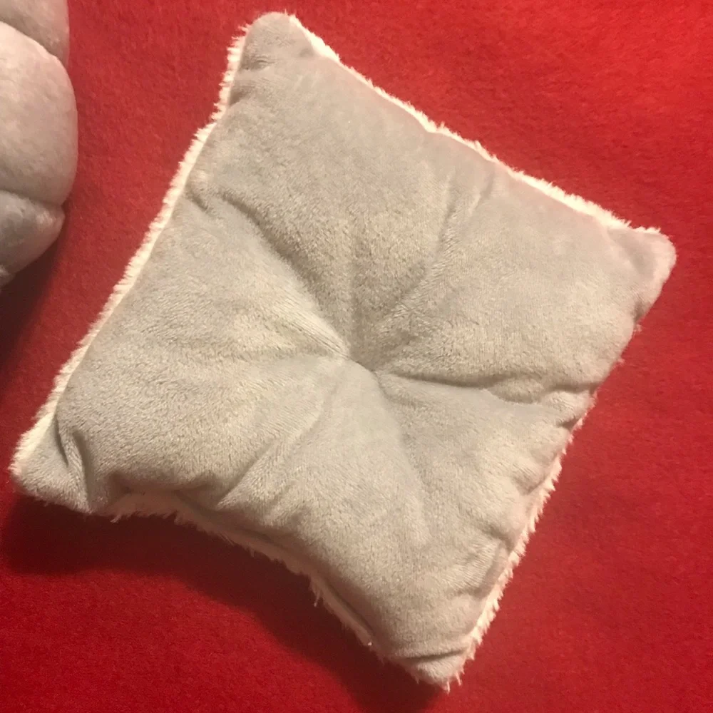 NWOT Headhog/Hamster Pet Bed Hideout